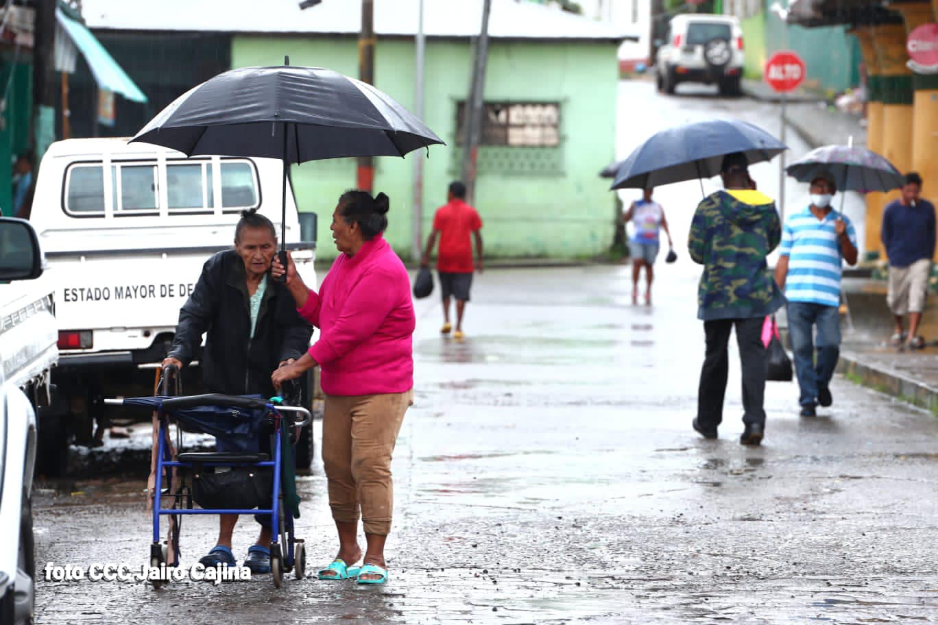 Pobladores del caribe de Nicaragua buscan alimentos y agua previo a fenómeno natural
