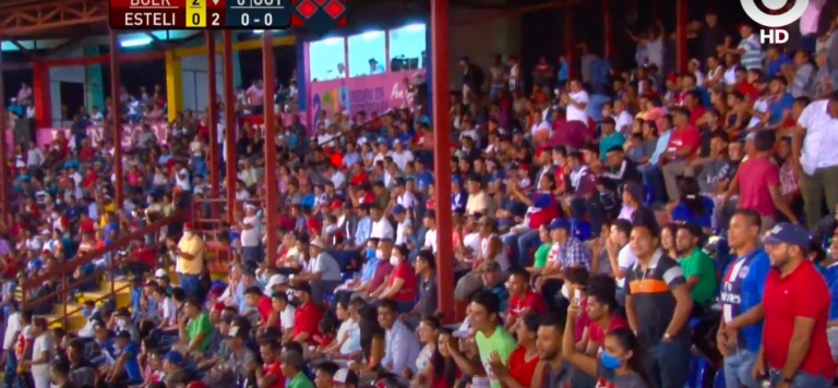 Lleno total en estadio de béisbol de Estelí pese a COVID-19