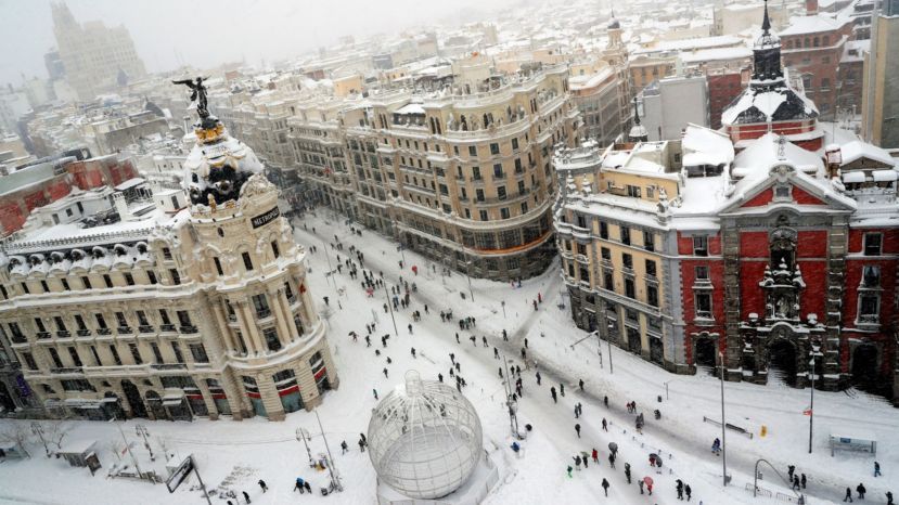 Tormenta de nieve continúa paralizando el centro de España y provoca al menos 3 muertos