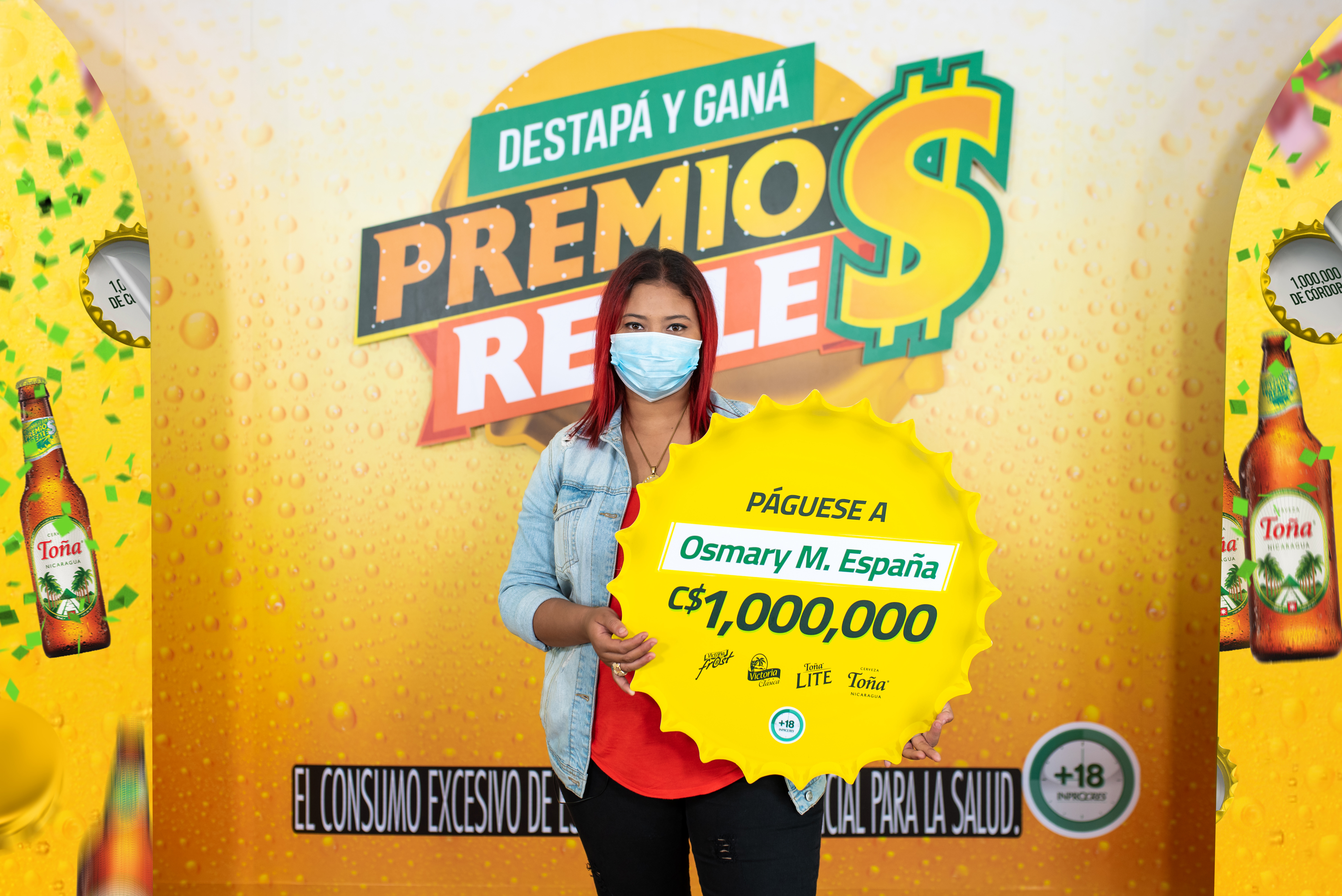 Grupo Compañía Cervecera de Nicaragua premia a Ganadora de promoción "Premios Reales"