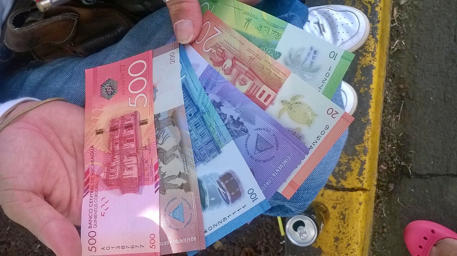 BCN rebaja la tasa de deslizamiento del córdoba frente al dólar