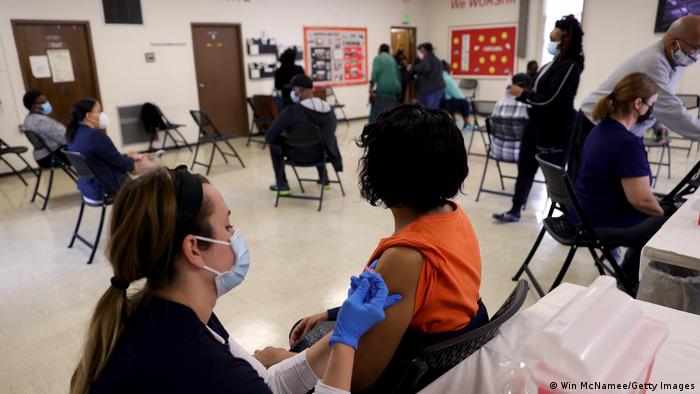 Estados Unidos exigirá a sus trabajadores la vacuna contra el covid-19