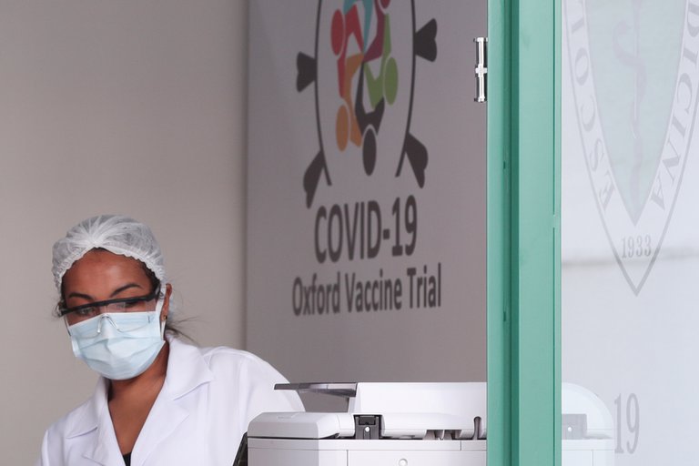 Universidad de Oxford no asegura vacuna contra covid-19 este año