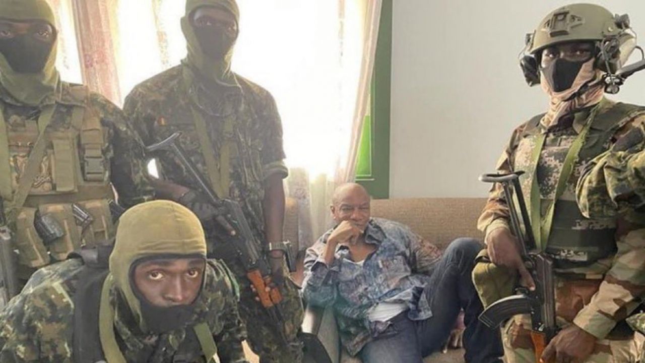Militares dan Golpe de Estado en Guinea y capturan al presidente