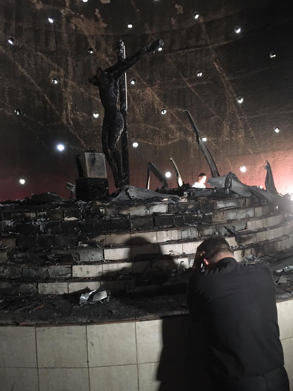 "Es un acto terrorista", dice Cardenal Leopoldo Brenes sobre ataque a Imagen de la Sangre de Cristo en Catedral de Managua