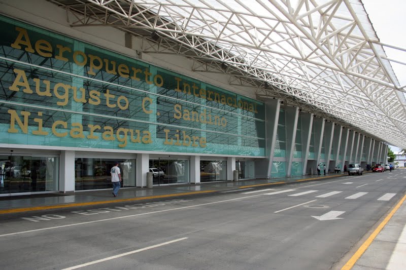Aerolíneas no son responsables de entregar al gobierno resultados de covid-19 de los pasajeros