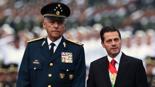 Exsecretario mexicano de Defensa enfrenta cinco cargos por narcotráfico