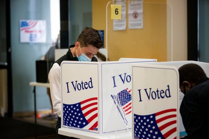Autoridades electorales de Estados Unidos sin evidencia de alteración de votos