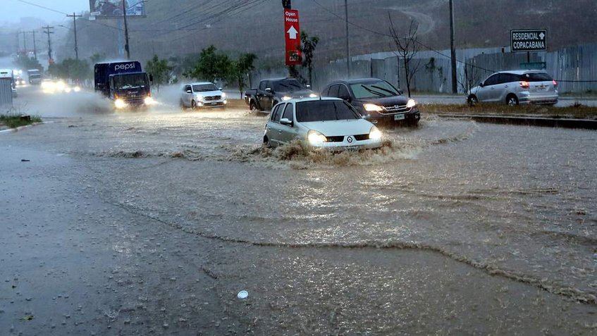 Honduras declara alerta verde en cuatro departamentos por fuertes lluvias