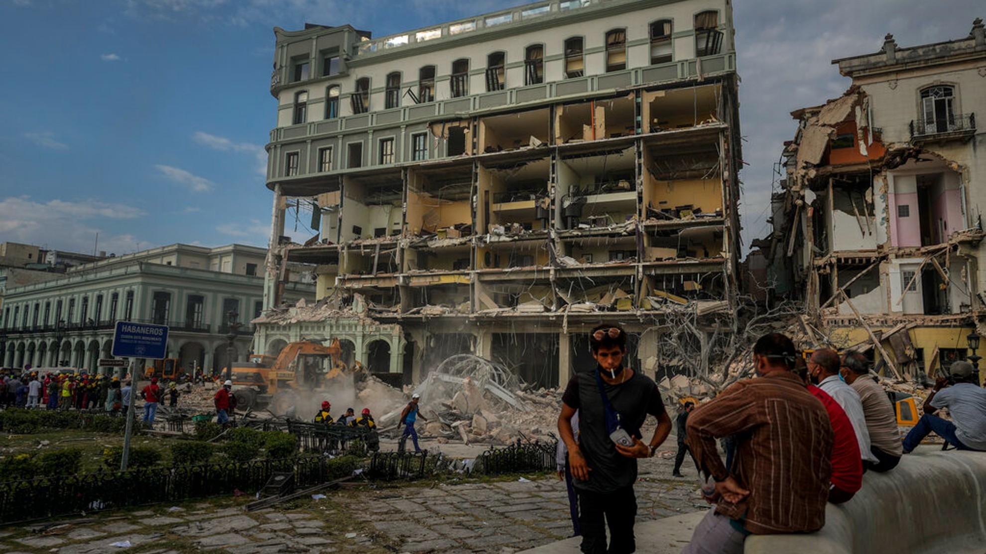 Suben a 40 los muertos por explosión en hotel Saratoga en Cuba