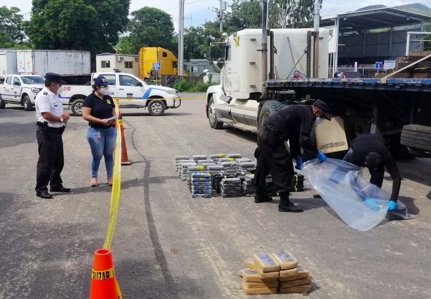 Autoridades salvadoreños incautan cargamento de droga proveniente de Nicaragua
