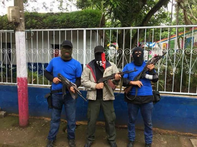 Presunto paramilitar confiesa en mitin político "17 muchachos me lleve yo"