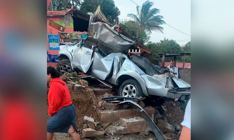 Universitarios pierden la vida en carretera al balneario La Boquita